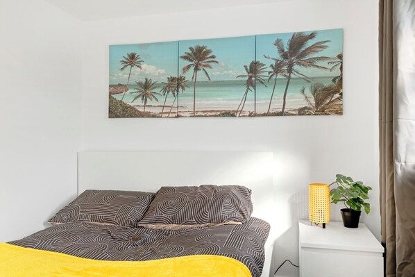 4 bedrooms, iron/ironing board, free WiFi, bed sheets