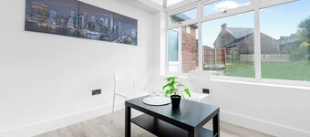 Isimi luxurious 4 Bed House Derby, with ensuite bathrooms. A Home away from Home