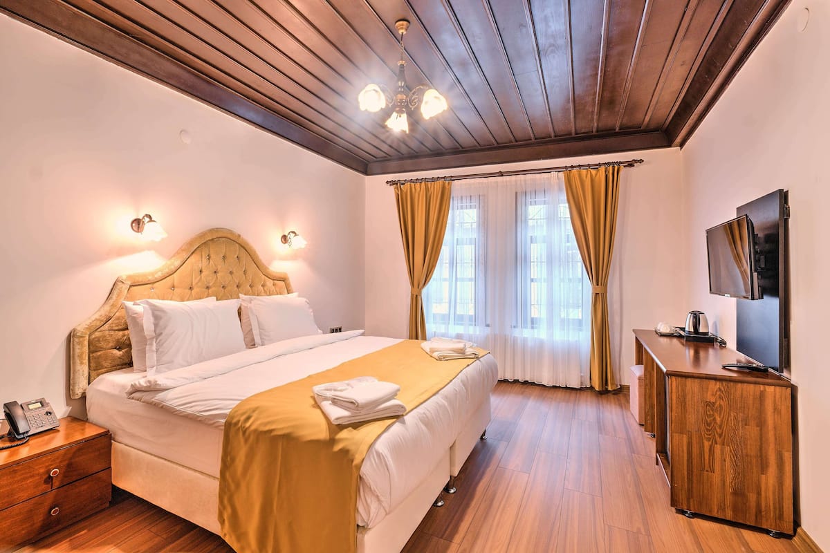 Deluxe Room | Egyptian cotton sheets, premium bedding, Select Comfort beds, minibar