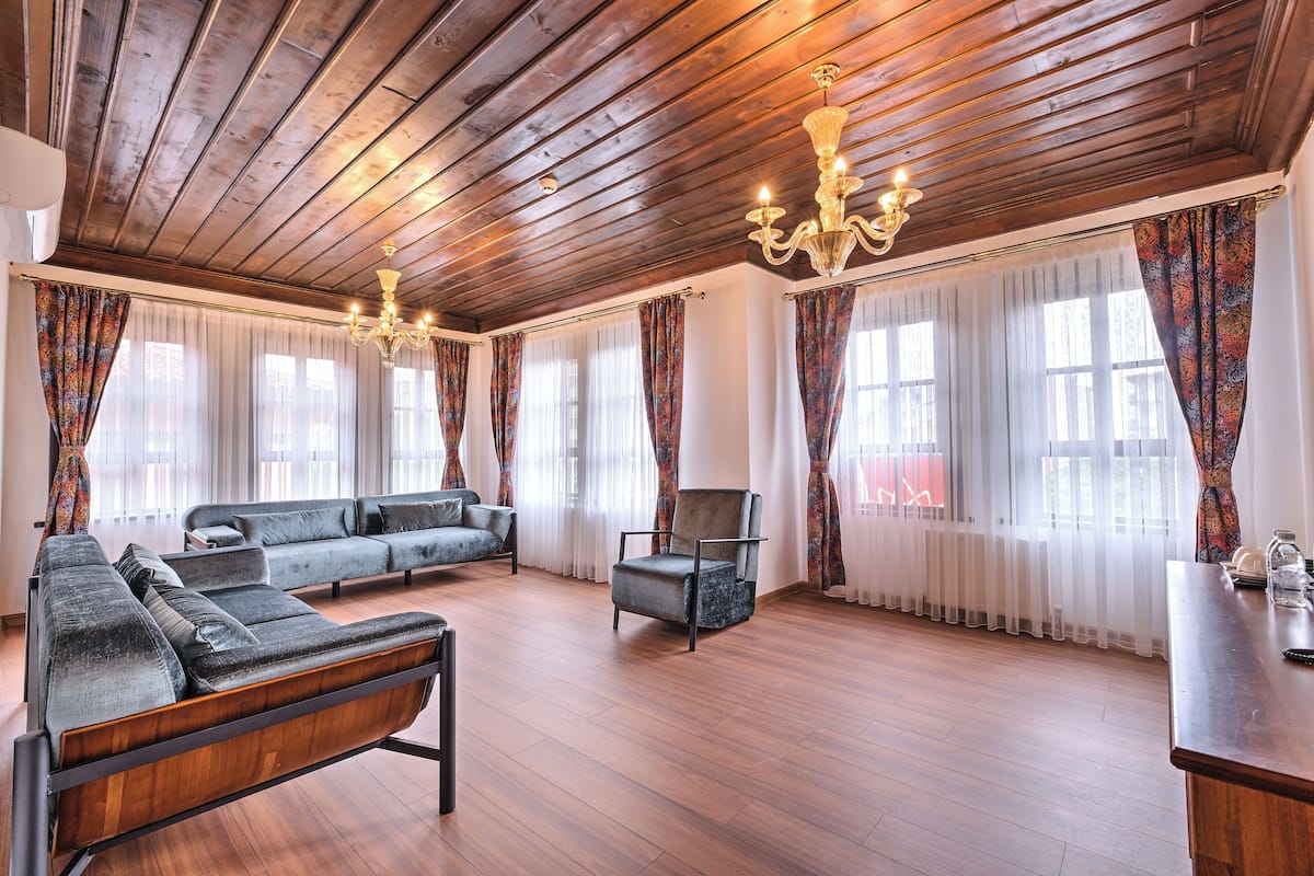 Business Studio Suite | Living area