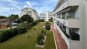 Exterior - Central Arcachon Apartment: Beach & Shops on Foot (Arcachon)