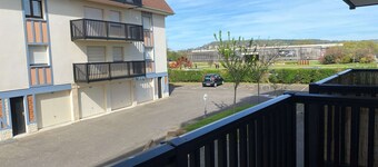 2-room apartment with balcony and parking near the beach