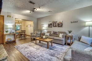 Een smart-tv en een open haard