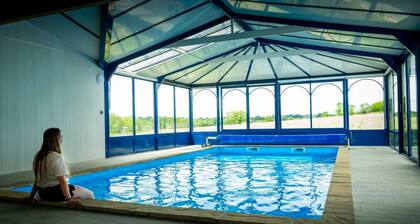 Large house with private pool, 7 bedrooms and countryside views
