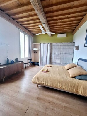 5 soverom, strykejern/-brett, wi-fi (inkludert) og sengetøy