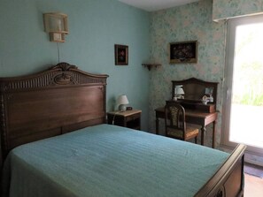 1 bedroom - Beachfront Apartment in Royan with Terrace and Garage - Sleeps 4 (Royan)