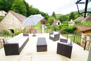 Superior Double Room, Non Smoking, Garden View | Terrace/patio - LE POTAGER (Saint-Georges-de-Montclard)