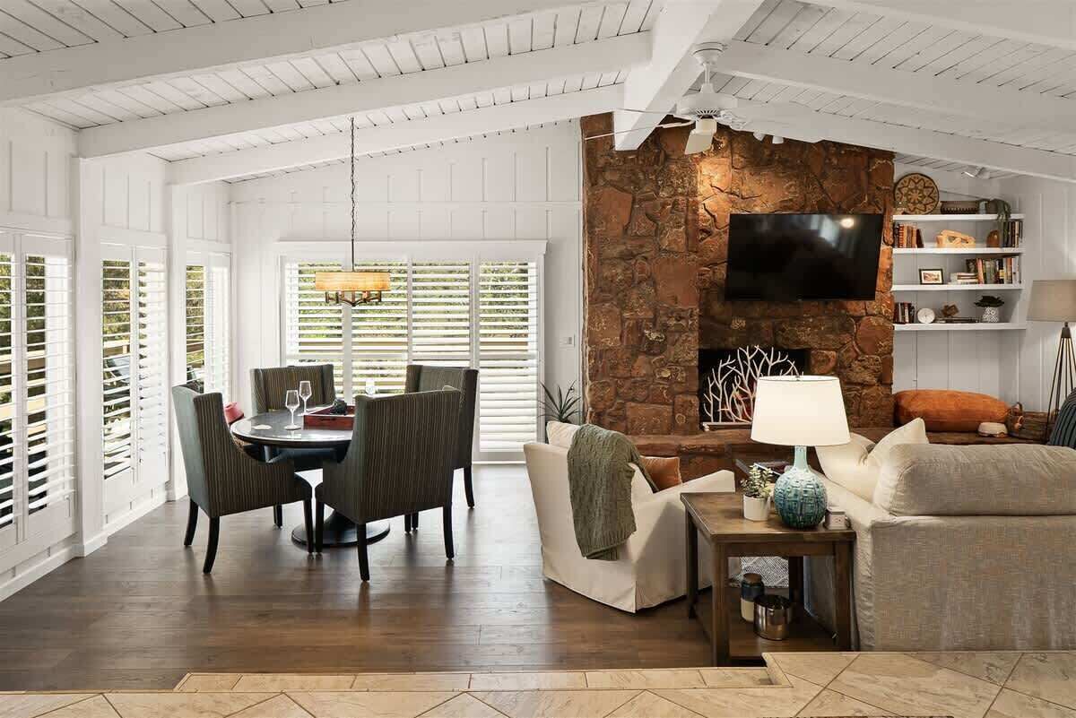 TV, fireplace, offices