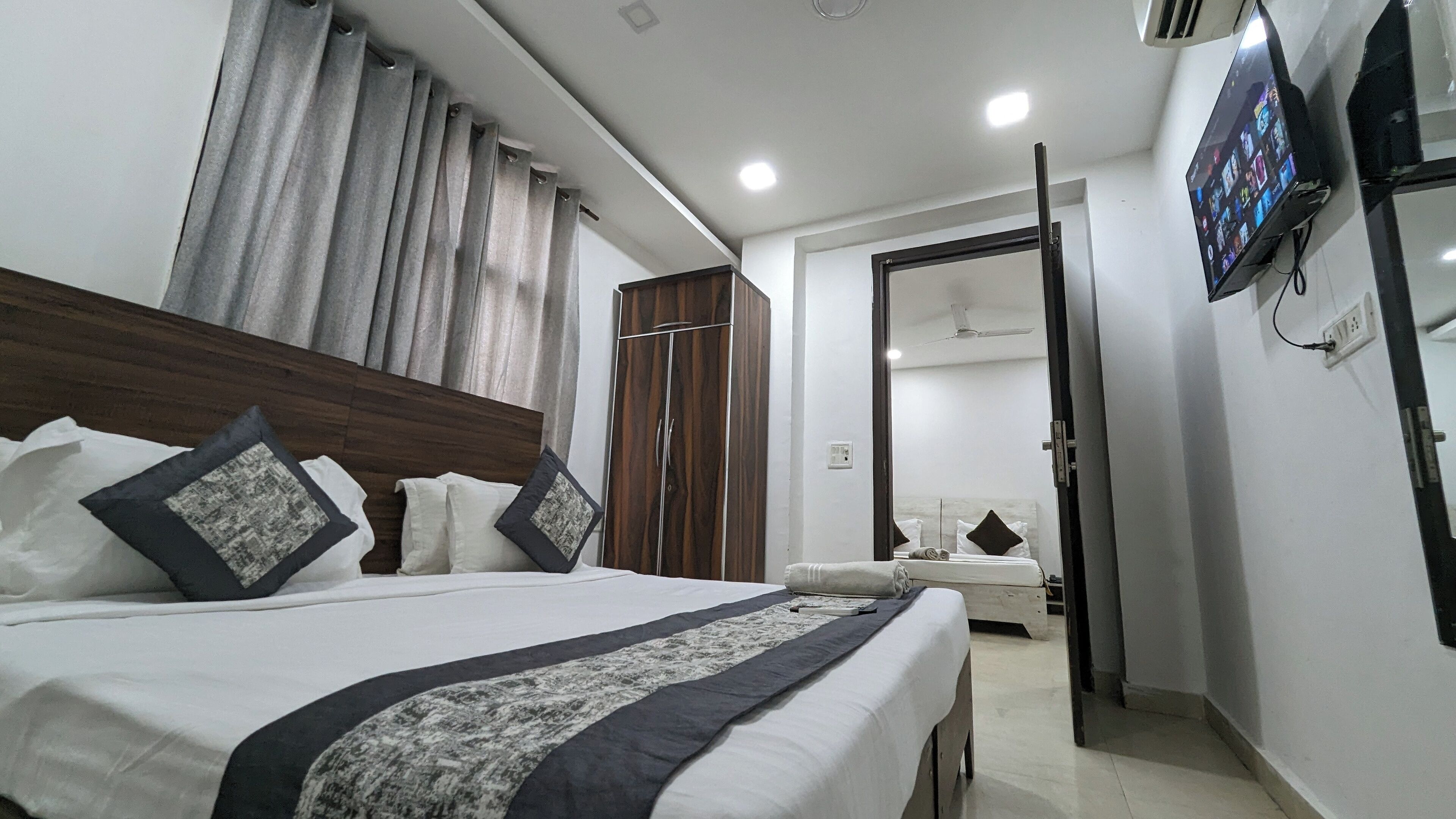 Family Room | Free WiFi