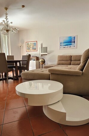 Living area - The Dream Harbor in promenade 20 mt from the beach with 2 balconies overlooking the sea (Viareggio)