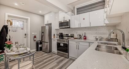 Cozy and Tastefully Furnished 1BR Guest Suite Close to Spruce Meadows SW Calgary