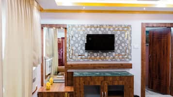 Deluxe Double Room, 1 King Bed | 1 bedroom, Egyptian cotton sheets, premium bedding, down comforters