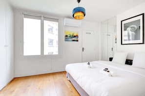 1 bedroom, desk, WiFi, bed sheets