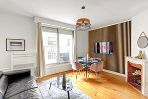 Fernseher, Kamin, Arbeitsbereiche