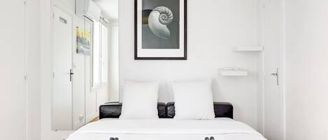 1 室のベッドルーム、デスク、旅行用ベビーベッド、WiFi