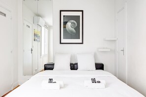 1 Schlafzimmer, Schreibtisch, WLAN, Bettwäsche