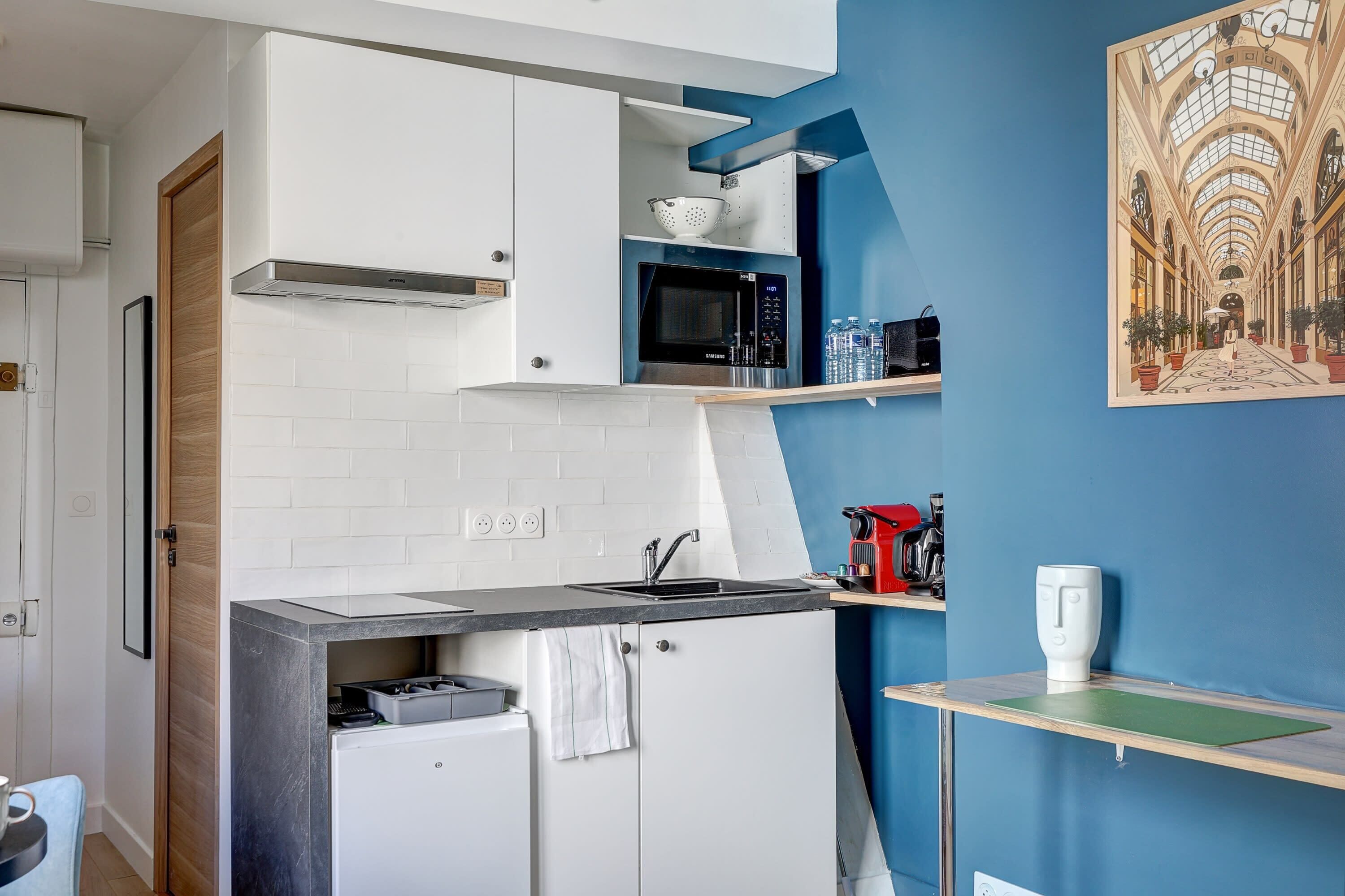 Coffee/tea maker, fridge, microwave, oven