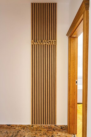 Comfort-Apartment, 2 Schlafzimmer | Wohnbereich | Flachbildfernseher