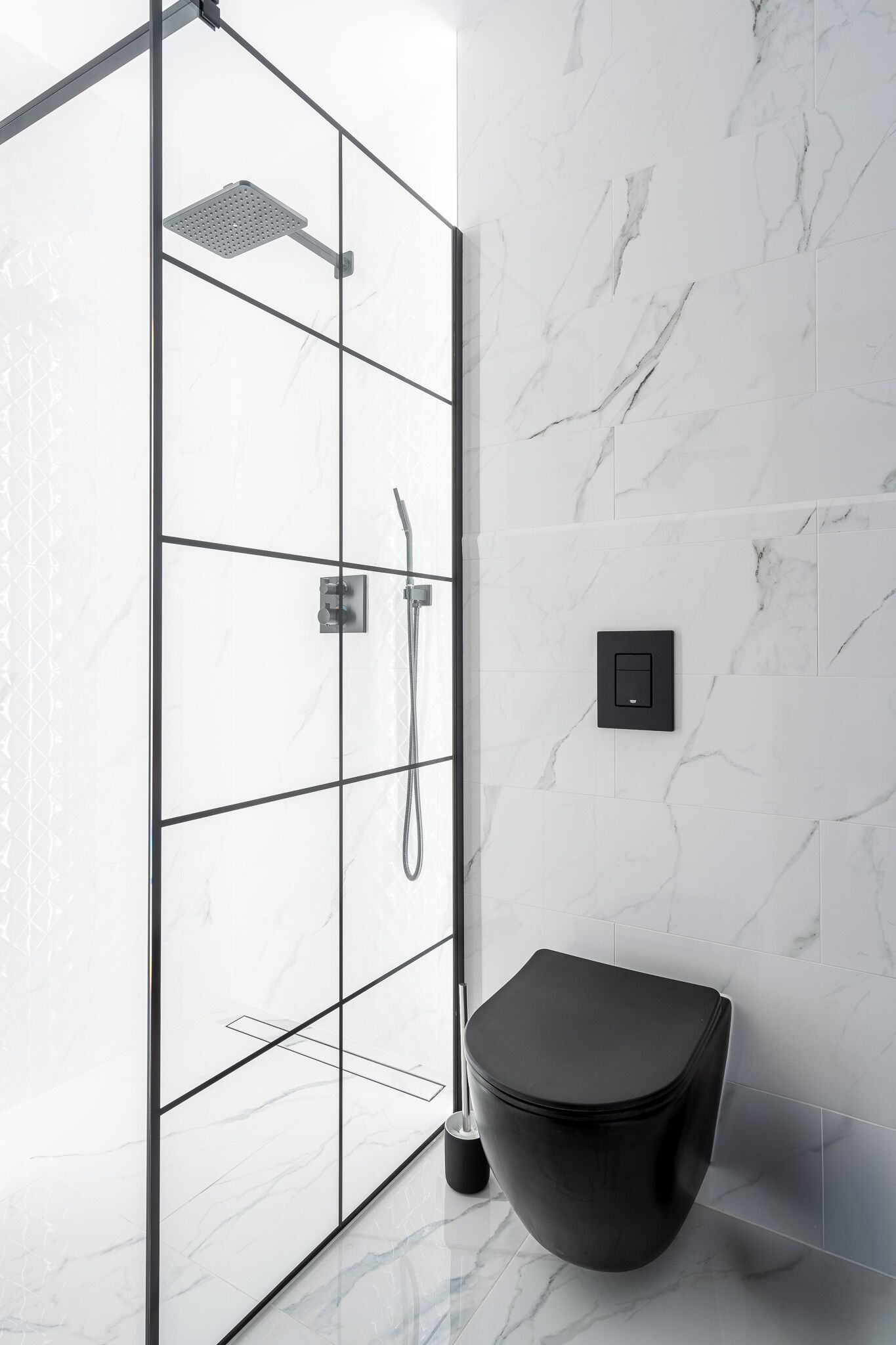 Apartamento Confort, 2 habitaciones | Baño | Artículos de higiene personal gratuitos, toallas, jabón y champú