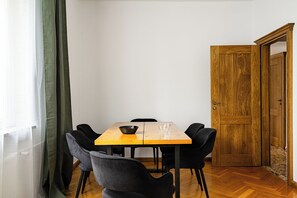 Comfort-huoneisto, 2 makuuhuonetta | 2 makuuhuonetta, silitysrauta/-lauta, ilmainen Wi-Fi