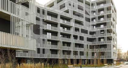 Spacious Apartment in Wola | Parking | Balcony
