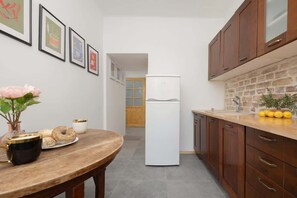 Geladeira, fogão, cooktop, lava-louças