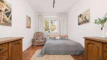 2 bedrooms, iron/ironing board, WiFi, bed sheets