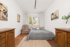 2 quartos, ferros/tábuas de passar roupa, Wi-Fi, roupa de cama