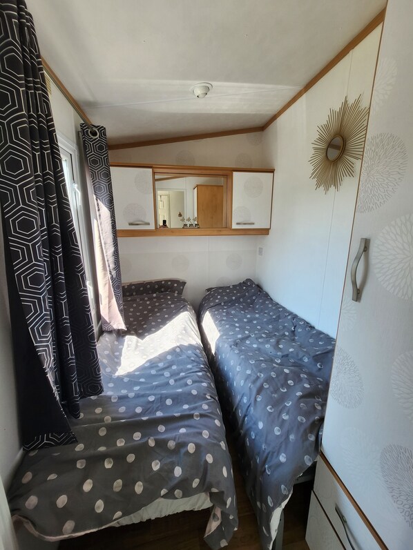 2 bedrooms