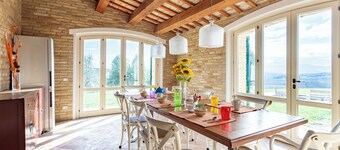 Elegant typical farmhouse with pool large wooded courtyard 10 minutes from Jesi