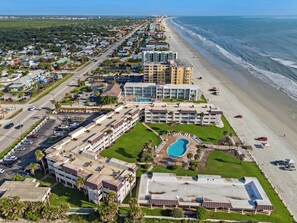 Exterior - Chateau by the Sea 15C Oceanfront Gem! (New Smyrna Beach)