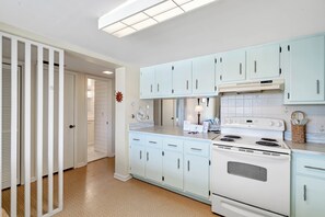 Refrigerador, microondas, horno y lavavajillas 