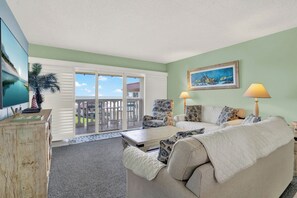 TV - Chateau by the Sea 31C Coastal Getaway with a View (New Smyrna Beach)