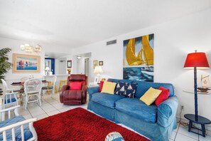 TV - Chateau by the Sea 10B- Oceanfront Paradise (New Smyrna Beach)