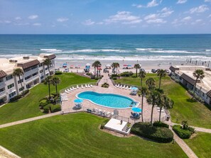 Pool - Chateau by the Sea 34D Life's Better by the Sea! (New Smyrna Beach)