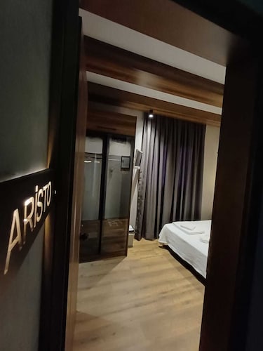 Elia Otel Urla
