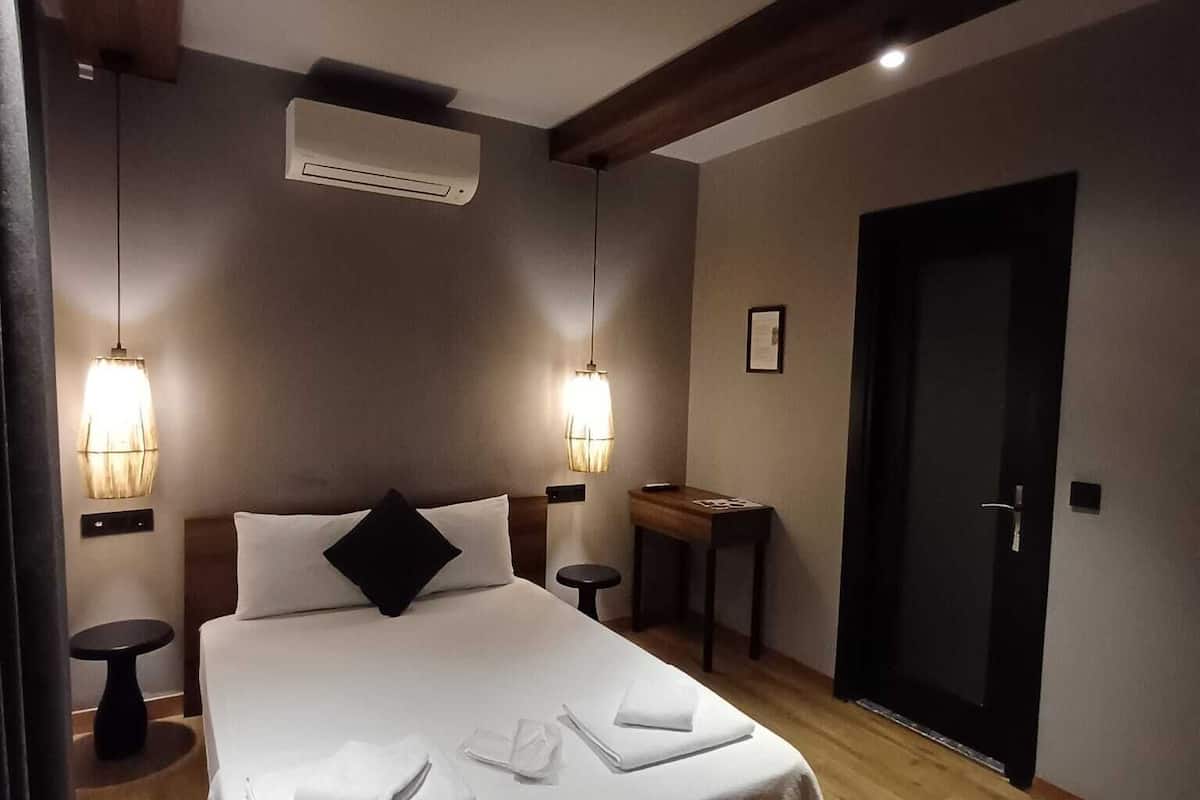 华丽双人房, 花园景观, 花园 | 埃及棉床单、高档床上用品、免费 WiFi、床单