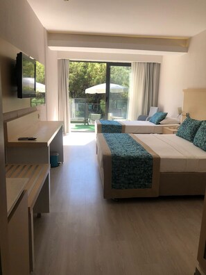 Egyptian cotton sheets, premium bedding, minibar, free cribs/infant beds - Festival Nature Hotel (Kemer)