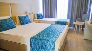 Standard Room, Garden View | Bathroom | Shower, hydromassage showerhead, hair dryer, towels