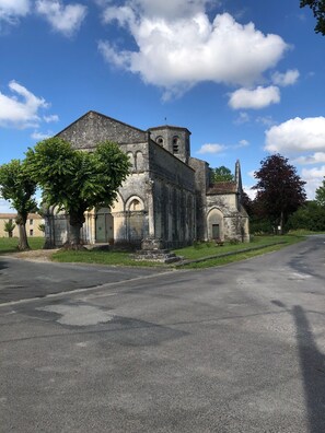 Exterior - Chez Eaux de Vie - Beautiful newly converted barn for 2 - overlooking vineyards! (Échebrune)