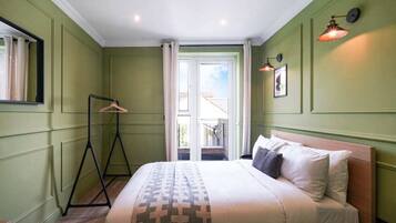 Apartment (2 Bedrooms) | 2 bedrooms, laptop workspace, iron/ironing board, bed sheets