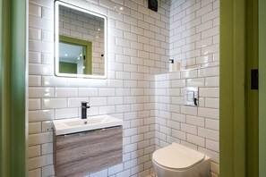 Hair dryer - The Balham Hideout - Trendy 2bdr Flat (London)