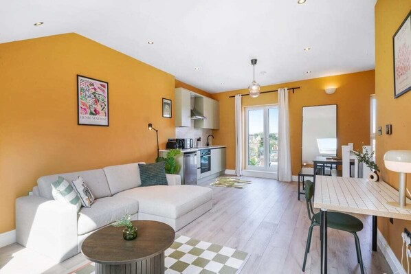 Living area - The Balham Flat - Lovely Studio Type Flat (London)