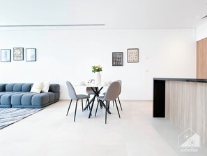 Apartment (1 Bedroom) | In-room dining - Stylish One-bedroom Getaway in Business Bay (Dubai)