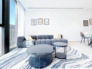 Apartment (1 Bedroom) | Living room - Stylish One-bedroom Getaway in Business Bay (Dubai)