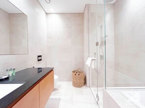 Apartment (1 Bedroom) | Bathroom - Stylish One-bedroom Getaway in Business Bay (Dubai)