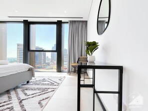 Apartment (1 Bedroom) | 1 bedroom, iron/ironing board, bed sheets - Stylish One-bedroom Getaway in Business Bay (Dubai)