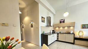 Appartamento familiare | Cucina privata | Frigorifero, piano cottura, lavastoviglie, pentole/stoviglie/utensili
