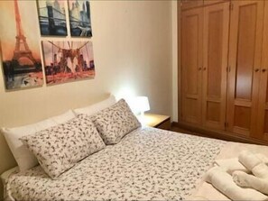 2 bedrooms, iron/ironing board, travel cot, WiFi