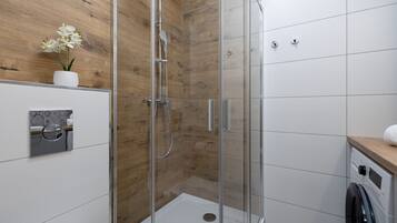 Shower, towels